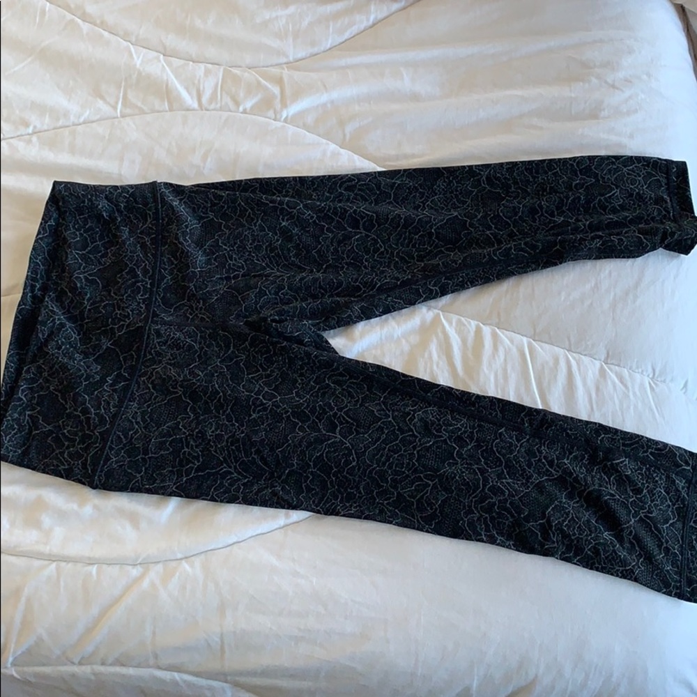 Lululemon align capri black pattern